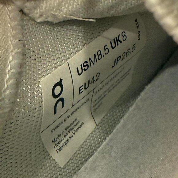 On Cloudeclipse running shoe main image 6